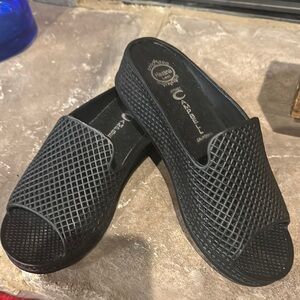 Havana Black Slip-On Sandals